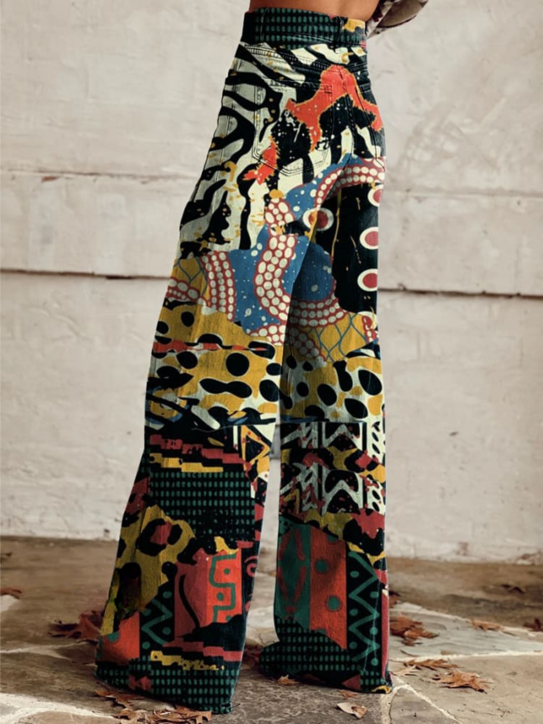 ÉLODIE | Wide-leg trousers with an elegant and bold artistic motif