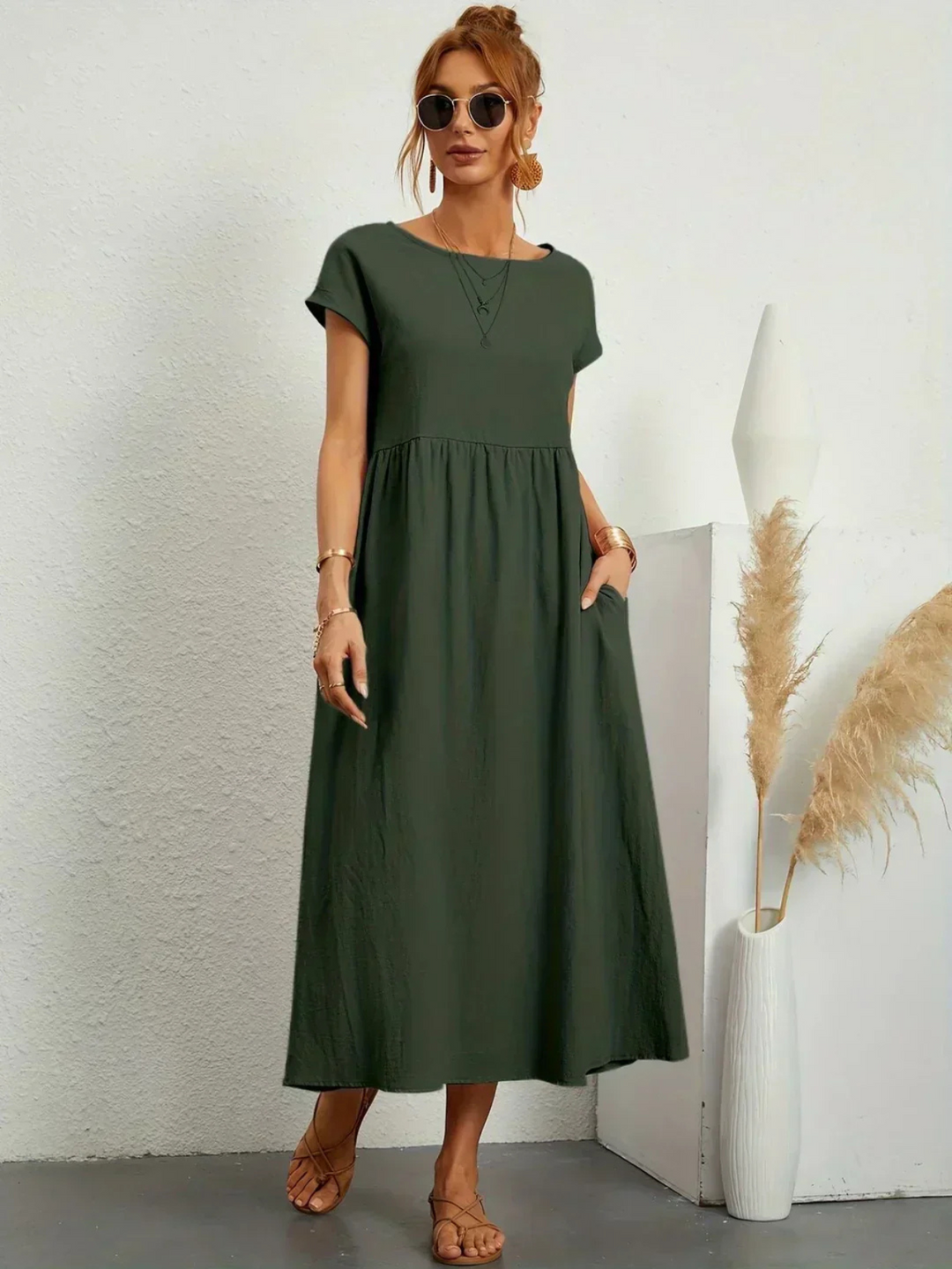 Jenna – Elegant Round Neck Dress