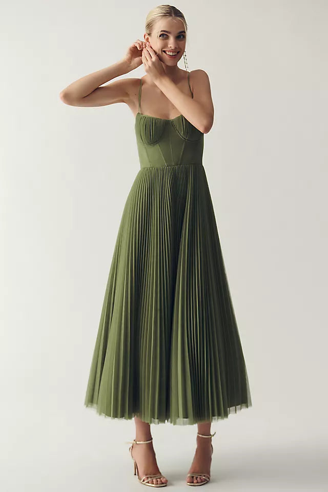 Edith – Elegant Pleated Dress