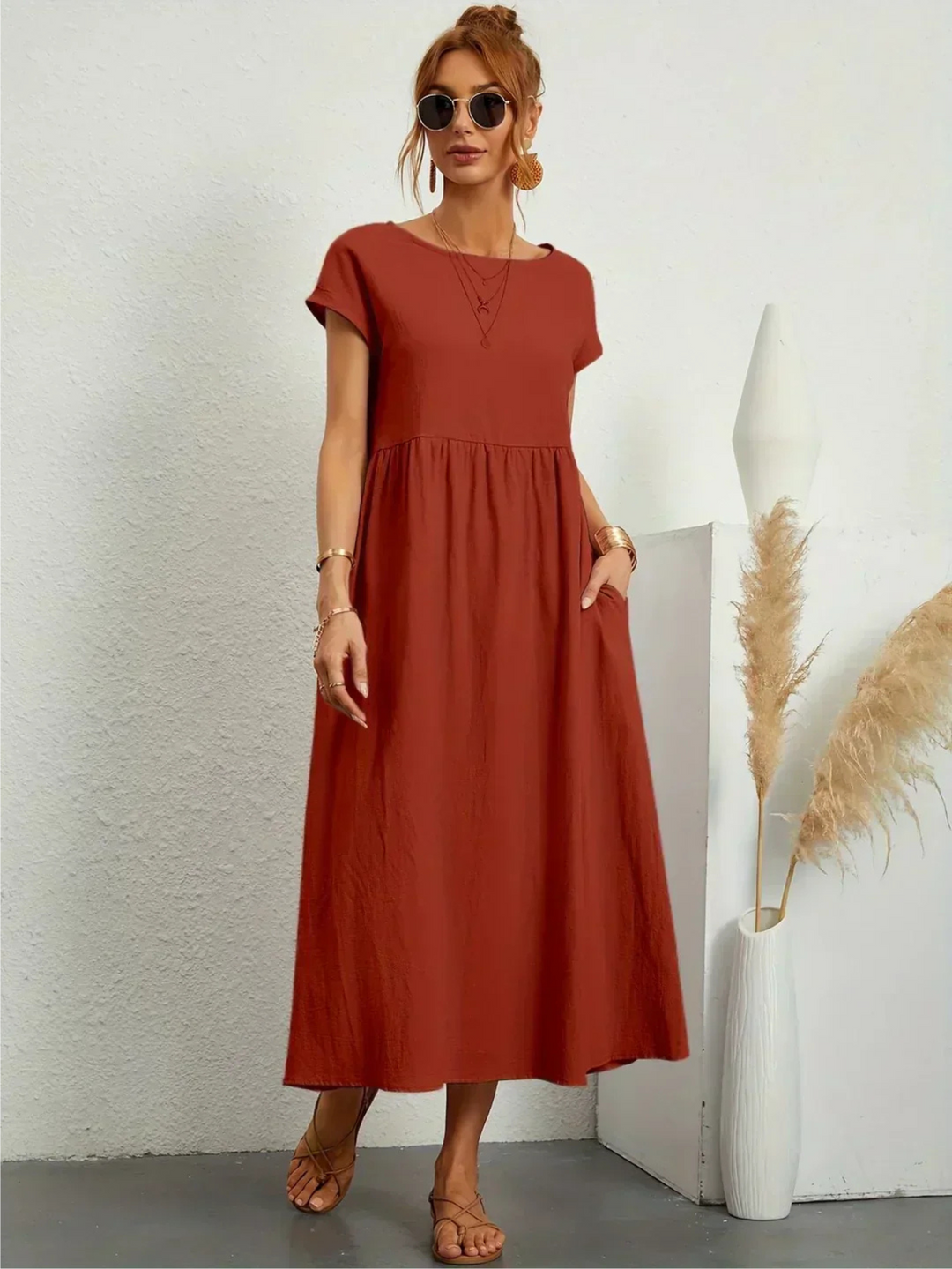 Jenna – Elegant Round Neck Dress