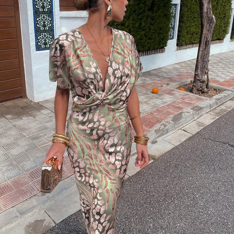Kelsey - Long robe with V-neck and twisted trim