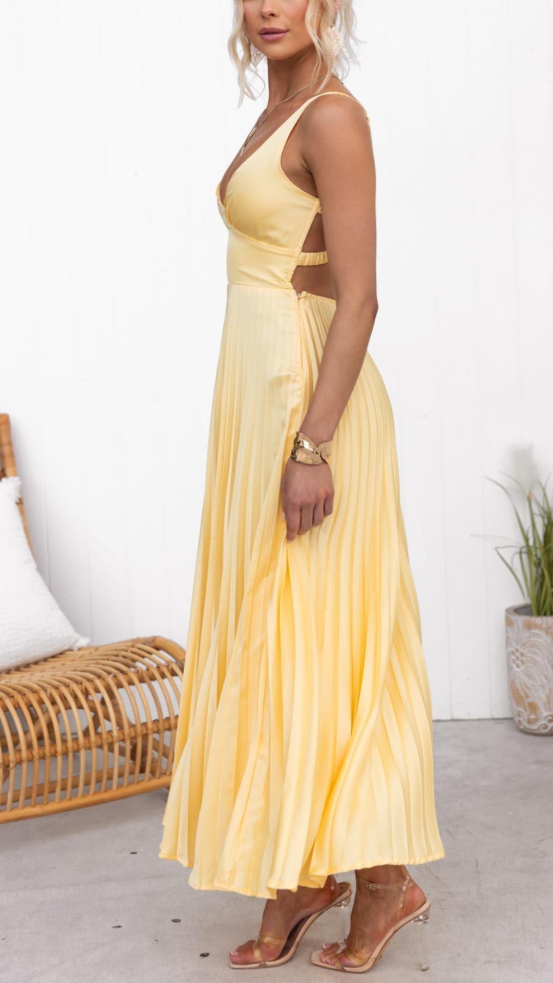 Noella - Elegant Pleated Long Dress with V-Neckline